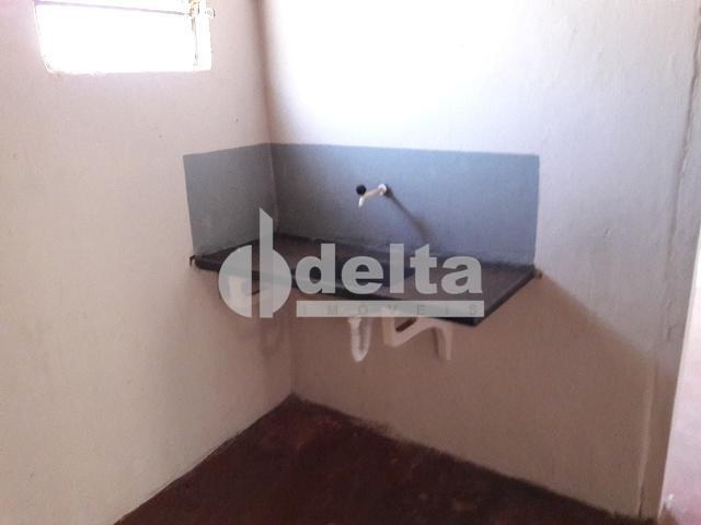 Alugar Casa Residencial / Padr&atilde;o em Uberl&acirc;ndia R$ 800,00 - Foto 5