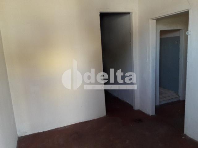 Alugar Casa Residencial / Padr&atilde;o em Uberl&acirc;ndia R$ 800,00 - Foto 2