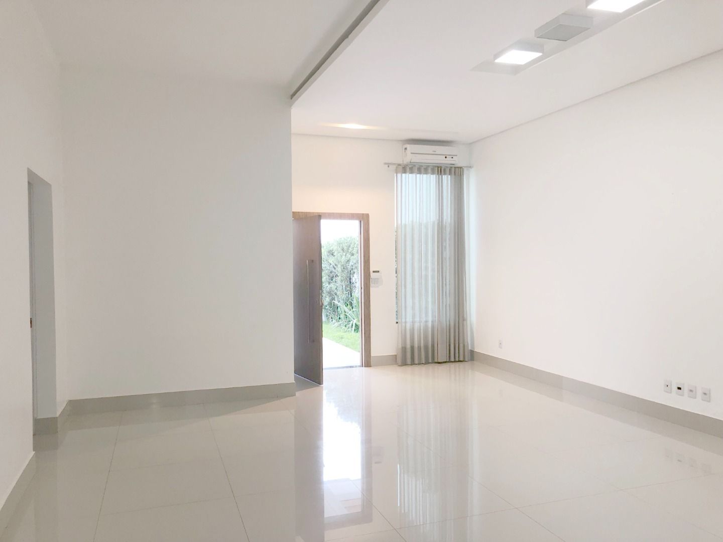 Alugar Casa Residencial / Padr&atilde;o em Uberl&acirc;ndia R$ 5.200,00 - Foto 7