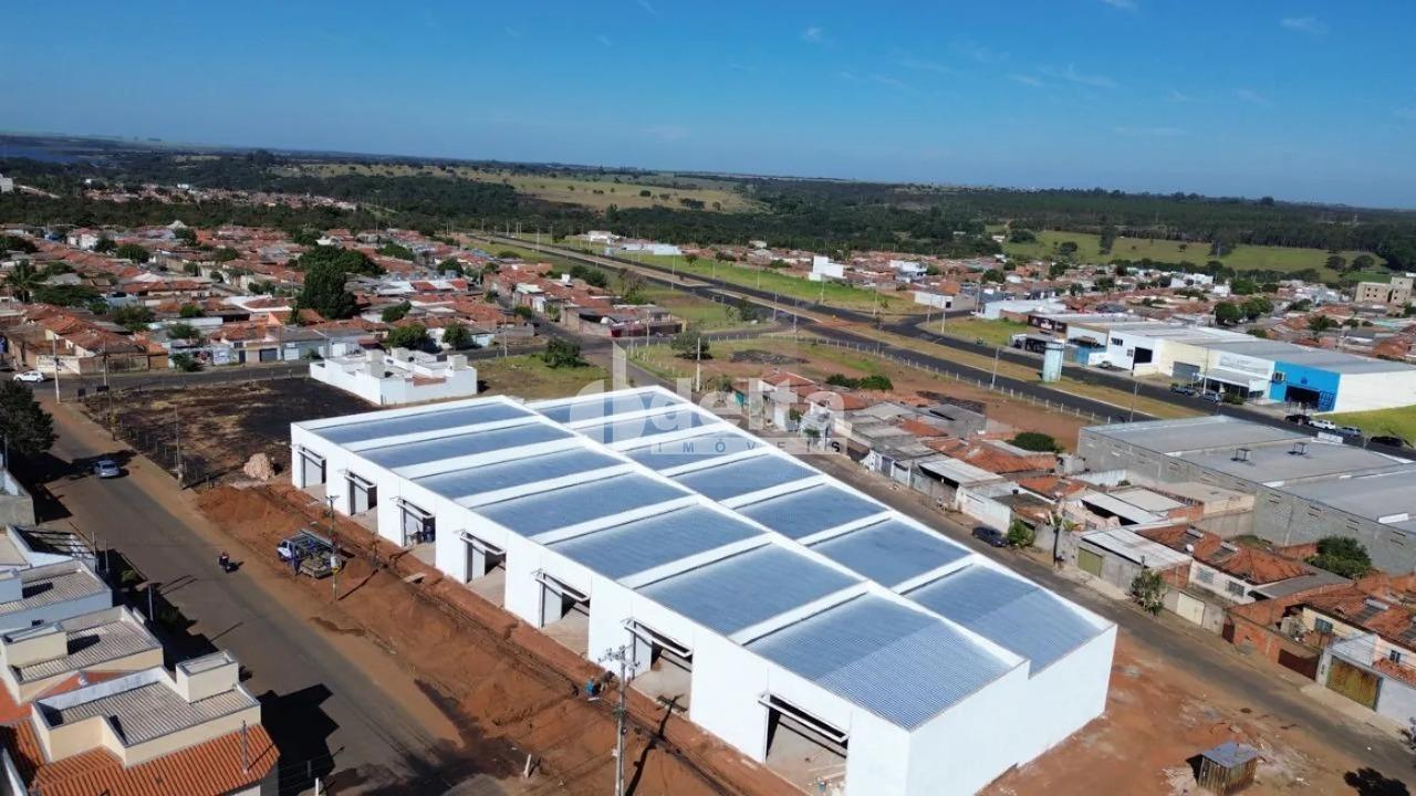 Alugar Galp&atilde;o / Padr&atilde;o em Uberl&acirc;ndia R$ 5.450,00 - Foto 3