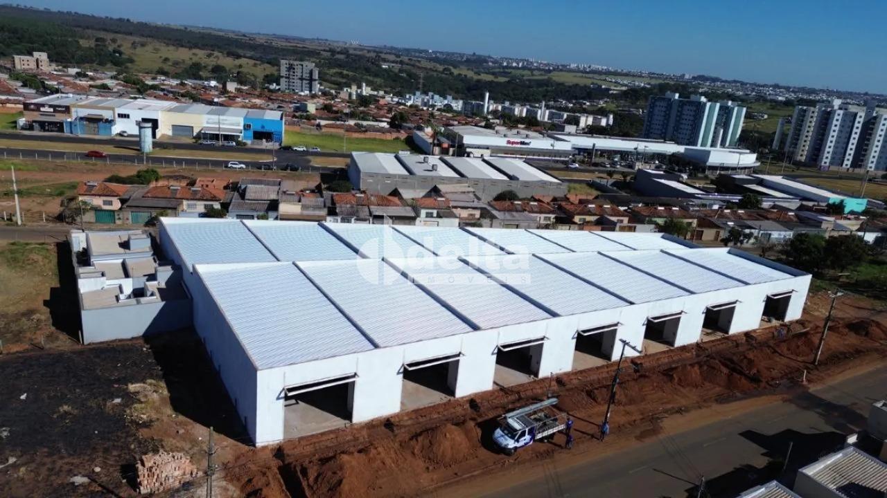 Alugar Galp&atilde;o / Padr&atilde;o em Uberl&acirc;ndia R$ 5.425,00 - Foto 2