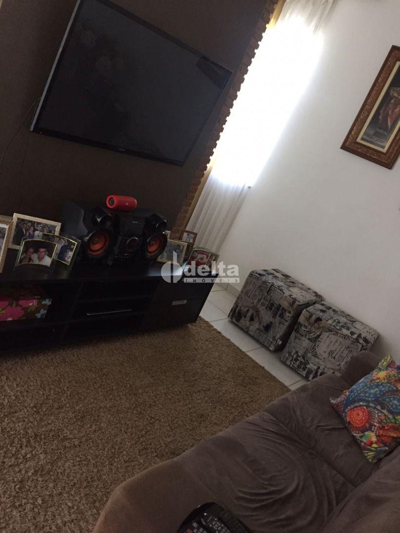 Alugar Casa Residencial / Padr&atilde;o em Uberl&acirc;ndia R$ 5.000,00 - Foto 3