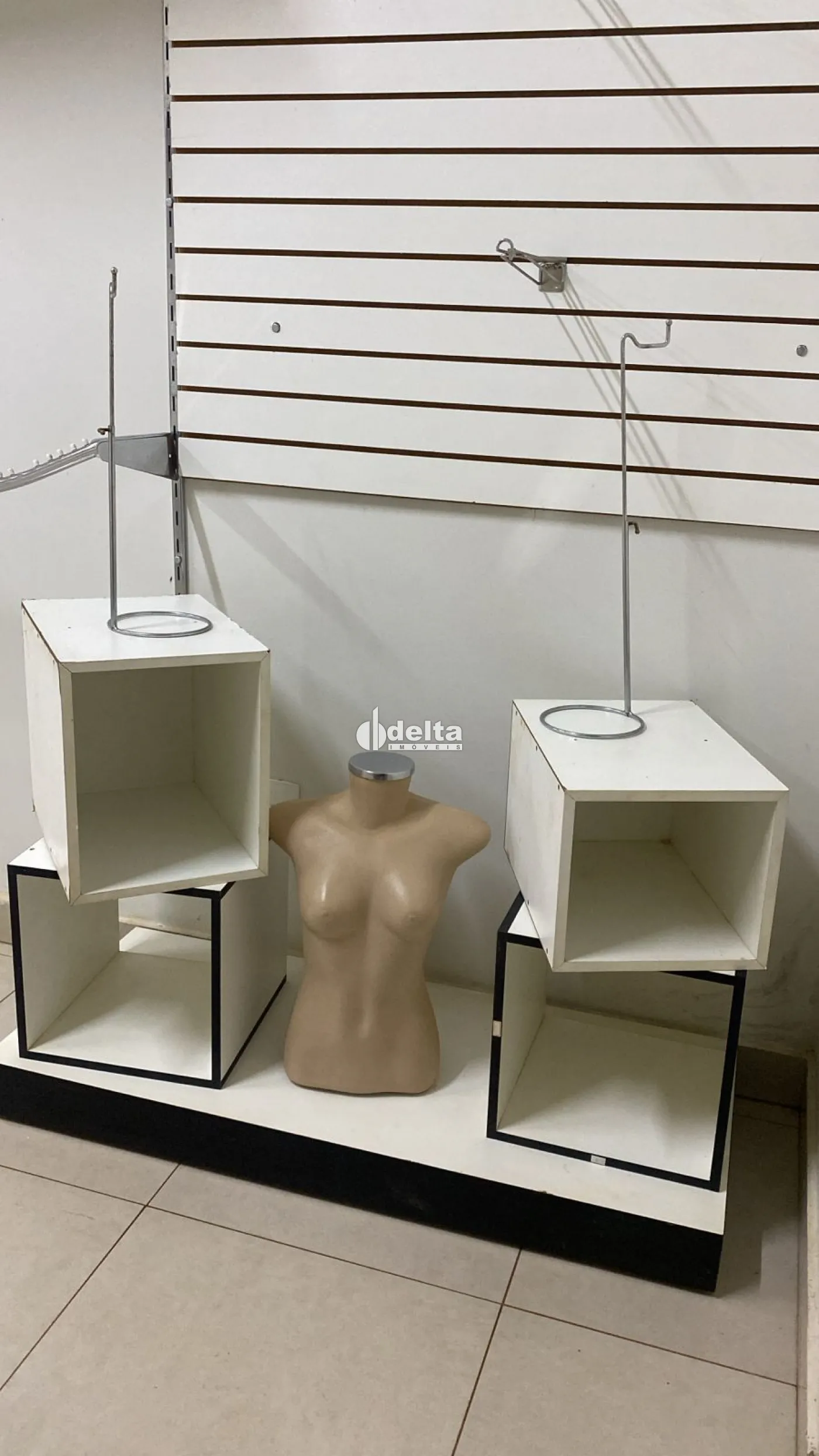 Alugar Loja / Padr&atilde;o em Uberl&acirc;ndia R$ 650,00 - Foto 4