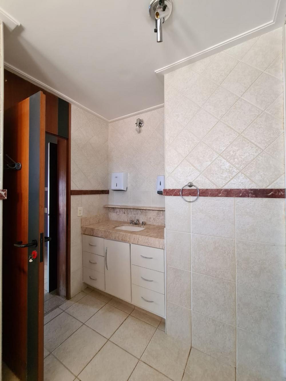 Alugar Casa / Padr&atilde;o em Ribeir&atilde;o Preto R$ 6.000,00 - Foto 33