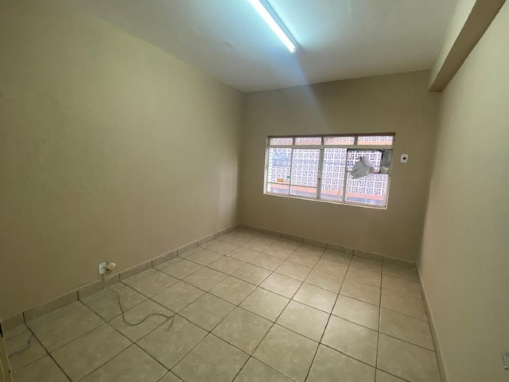 Alugar Comercial / Sal&atilde;o em Ribeir&atilde;o Preto R$ 4.000,00 - Foto 1