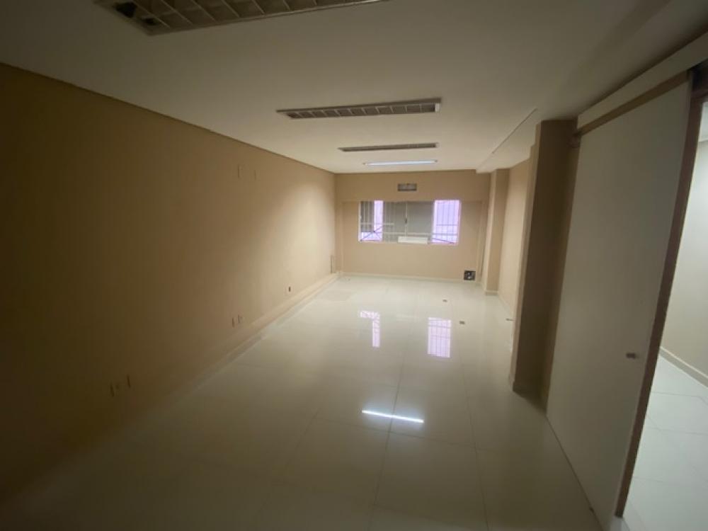 Alugar Comercial / Sal&atilde;o em Ribeir&atilde;o Preto R$ 4.000,00 - Foto 12