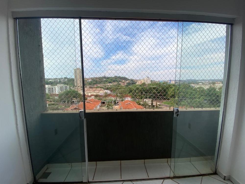 Alugar Apartamento / Padr&atilde;o em Ribeir&atilde;o Preto R$ 1.400,00 - Foto 3