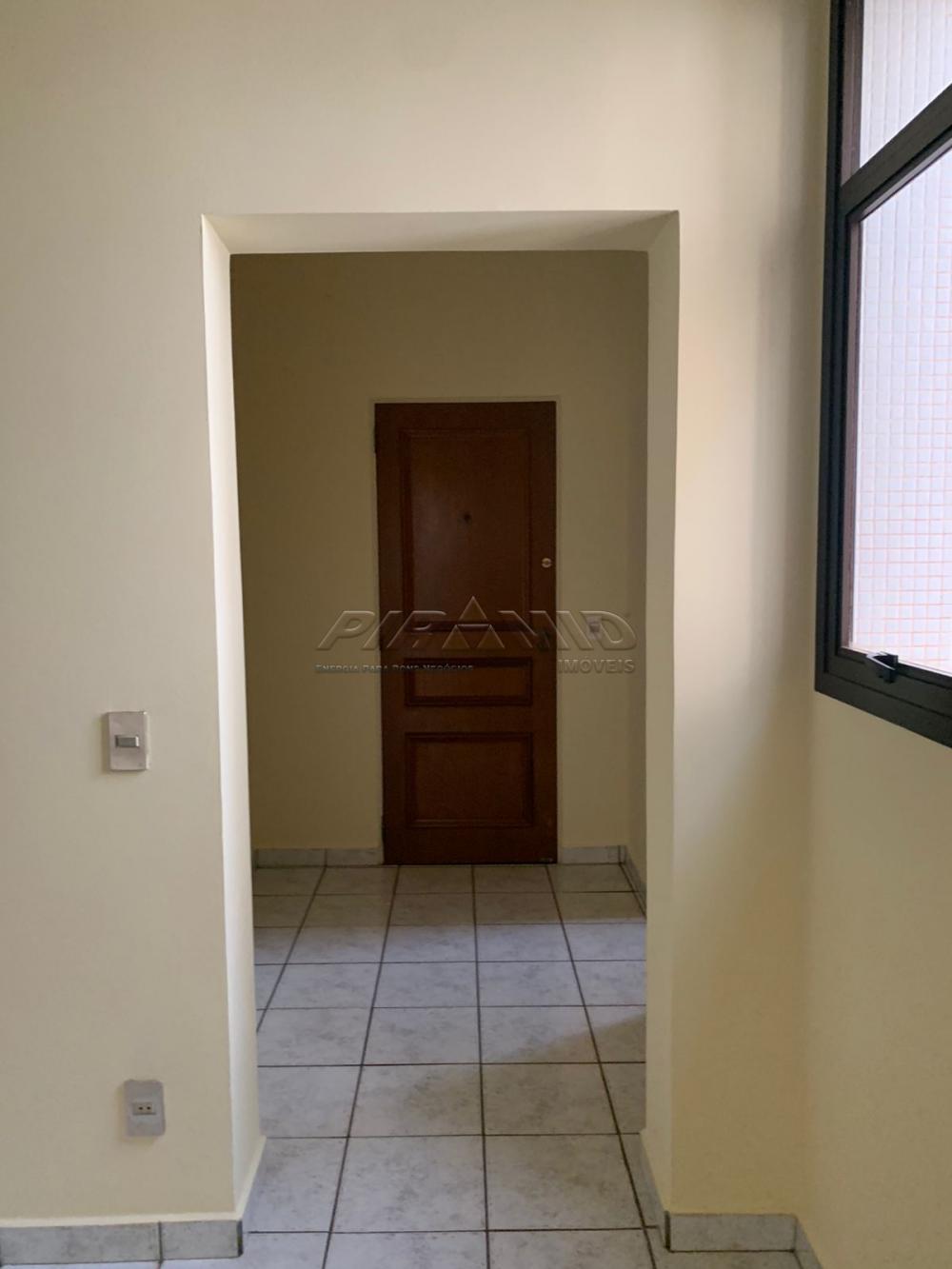 Alugar Apartamento / Padr&atilde;o em Ribeir&atilde;o Preto R$ 1.800,00 - Foto 3
