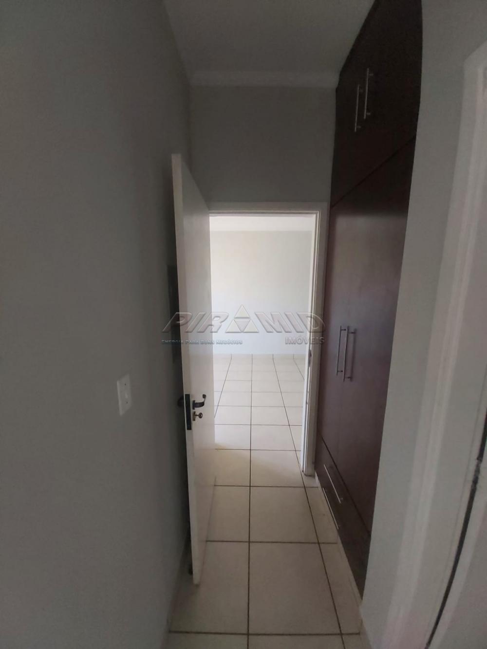 Alugar Apartamento / Padr&atilde;o em Ribeir&atilde;o Preto R$ 1.000,00 - Foto 4
