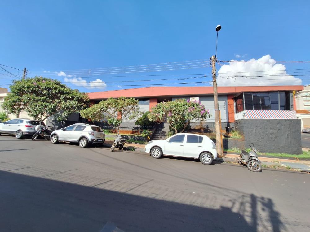 Alugar Casa / Padr&atilde;o em Ribeir&atilde;o Preto R$ 5.000,00 - Foto 1