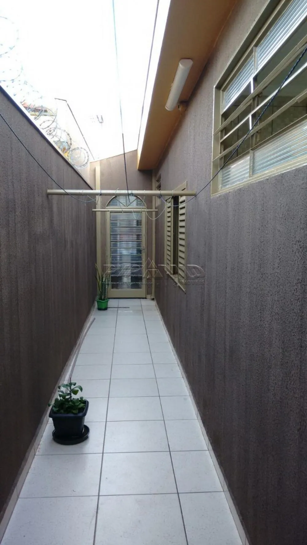 Alugar Casa / Padr&atilde;o em Ribeir&atilde;o Preto R$ 450,00 - Foto 17