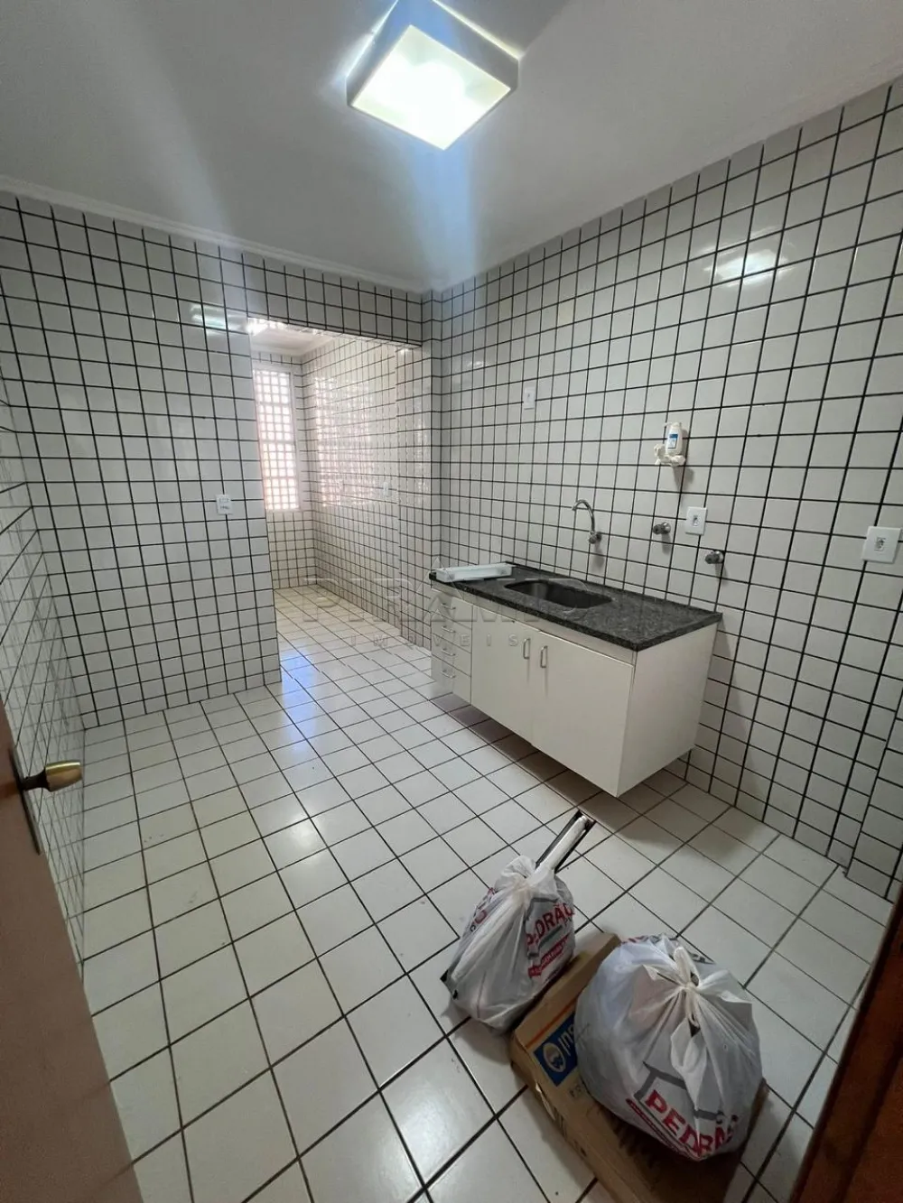 Alugar Apartamento / Padr&atilde;o em Ribeir&atilde;o Preto R$ 850,00 - Foto 14