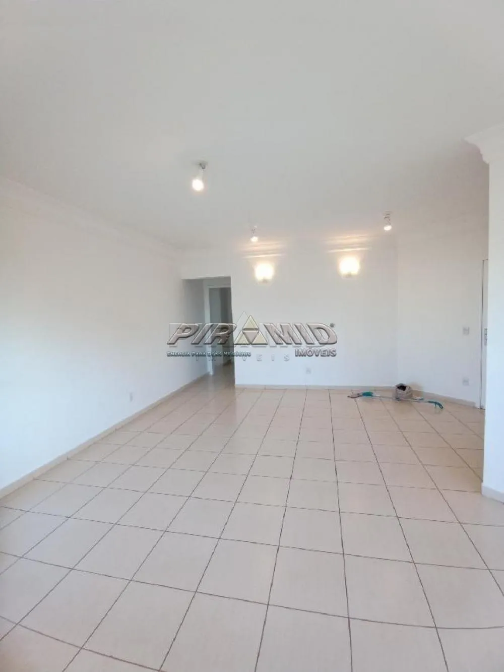 Alugar Apartamento / Padr&atilde;o em Ribeir&atilde;o Preto R$ 1.800,00 - Foto 4