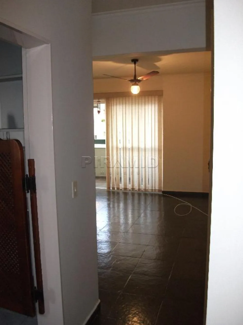 Alugar Apartamento / Padr&atilde;o em Ribeir&atilde;o Preto R$ 1.300,00 - Foto 2