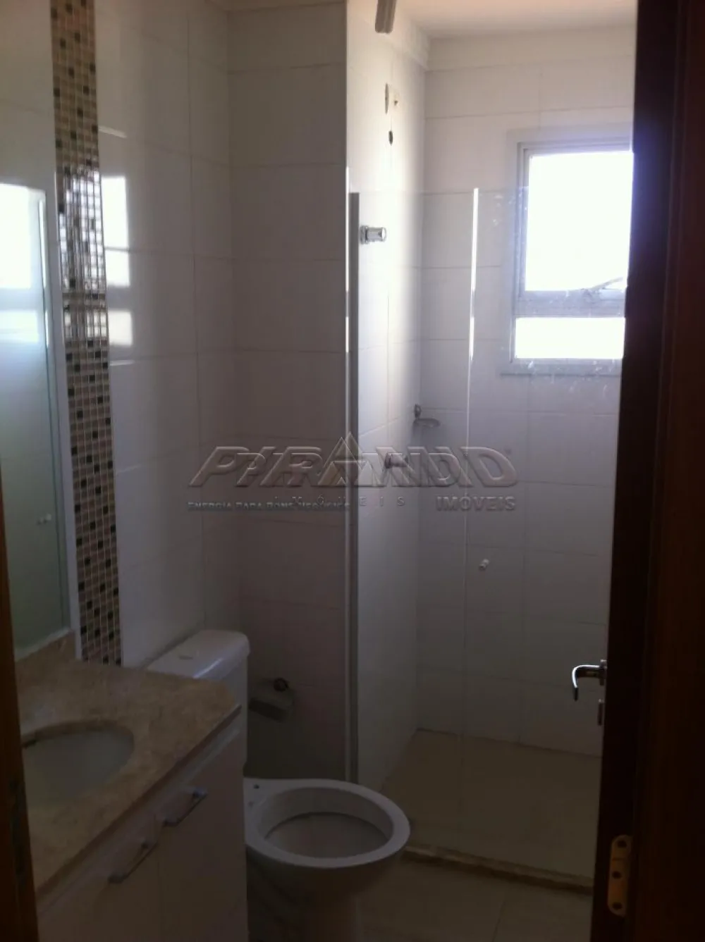 Alugar Apartamento / Padr&atilde;o em Ribeir&atilde;o Preto R$ 900,00 - Foto 3