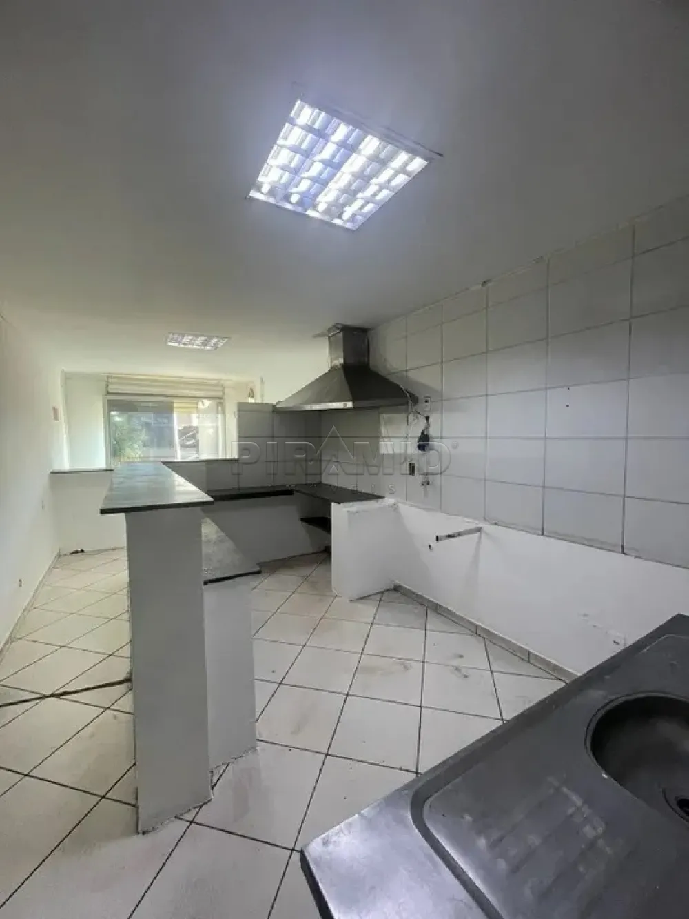 Alugar Comercial / Sal&atilde;o em Ribeir&atilde;o Preto R$ 1.750,00 - Foto 4