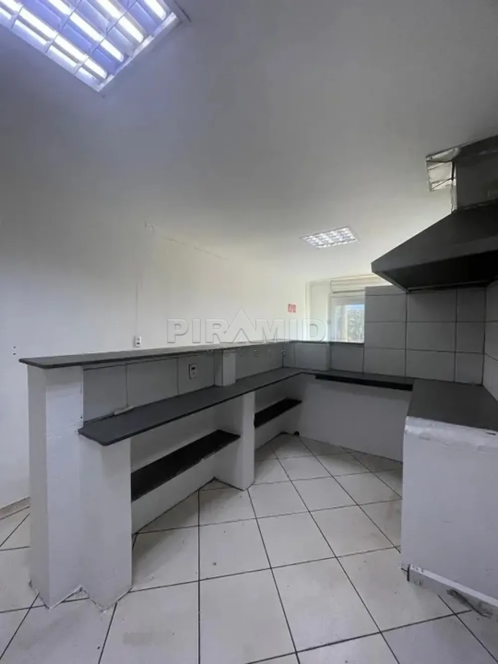 Alugar Comercial / Sal&atilde;o em Ribeir&atilde;o Preto R$ 1.750,00 - Foto 5