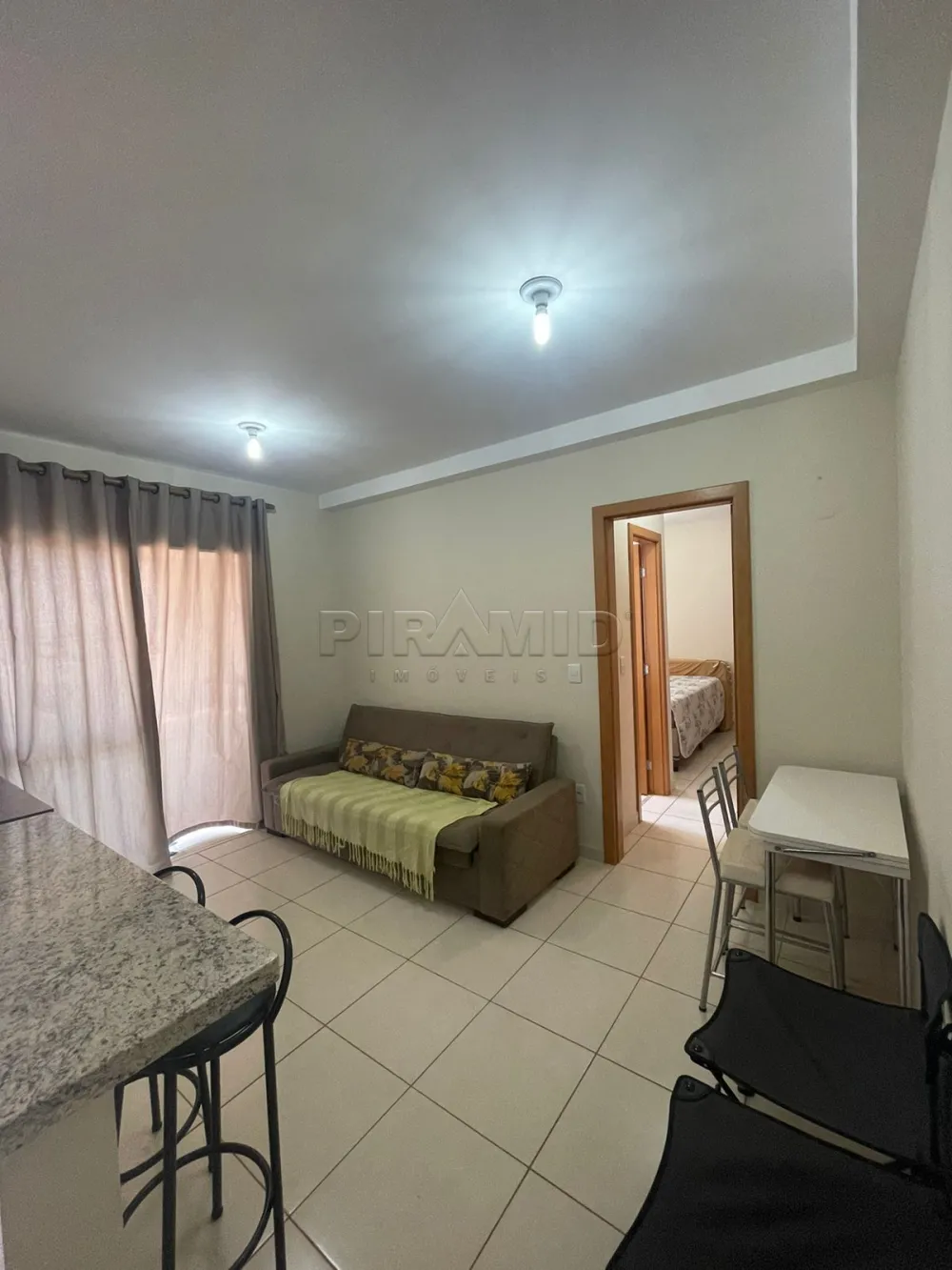 Alugar Apartamento / Padr&atilde;o em Ribeir&atilde;o Preto R$ 1.800,00 - Foto 1