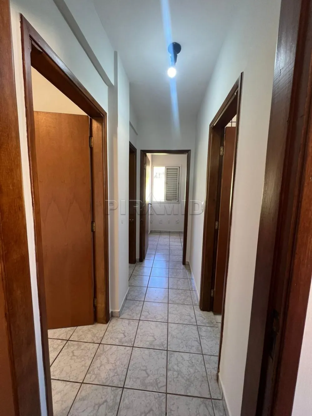 Alugar Apartamento / Padr&atilde;o em Ribeir&atilde;o Preto R$ 900,00 - Foto 3
