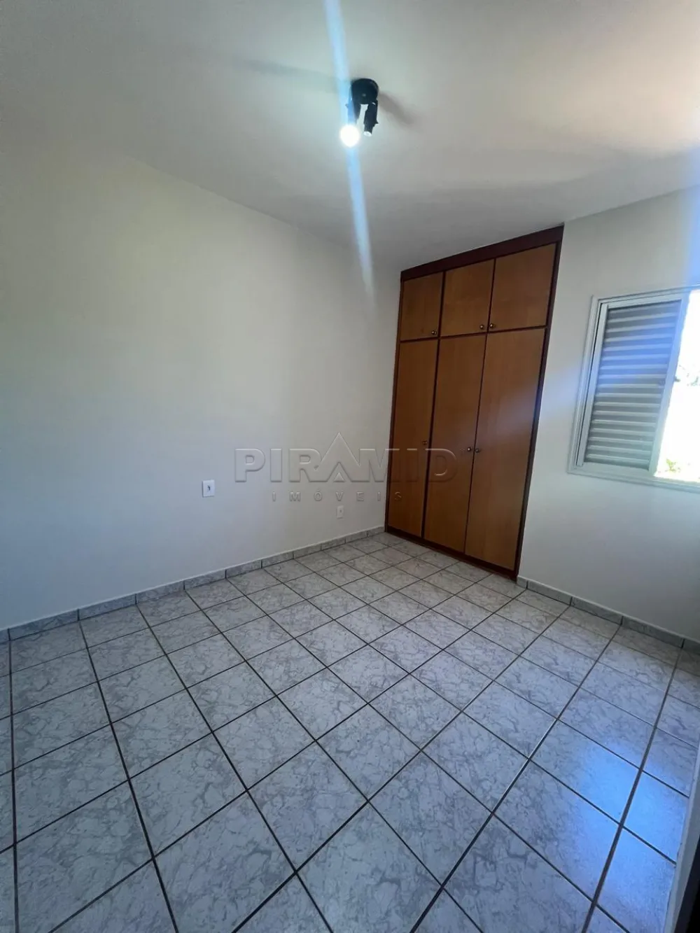 Alugar Apartamento / Padr&atilde;o em Ribeir&atilde;o Preto R$ 900,00 - Foto 11