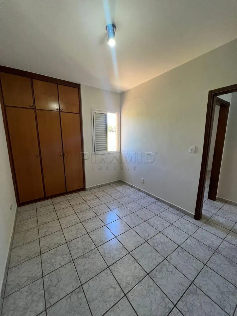 Alugar Apartamento / Padr&atilde;o em Ribeir&atilde;o Preto R$ 900,00 - Foto 11
