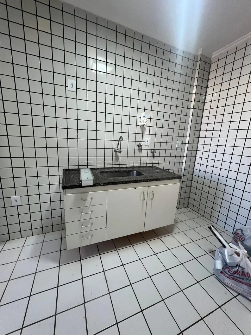 Alugar Apartamento / Padr&atilde;o em Ribeir&atilde;o Preto R$ 850,00 - Foto 16