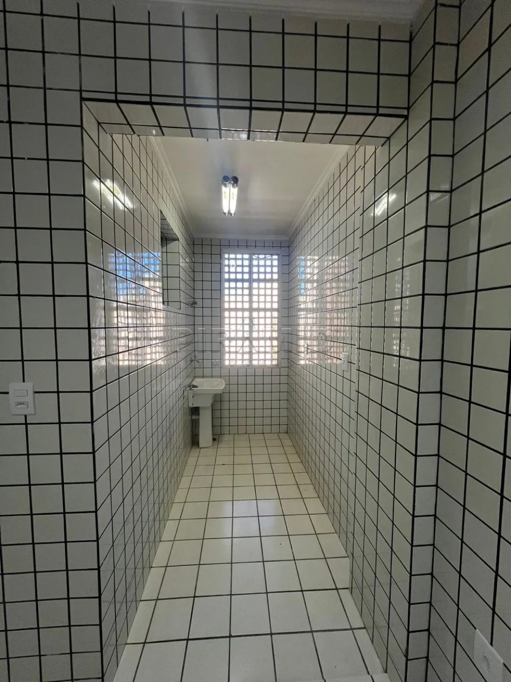 Alugar Apartamento / Padr&atilde;o em Ribeir&atilde;o Preto R$ 850,00 - Foto 17