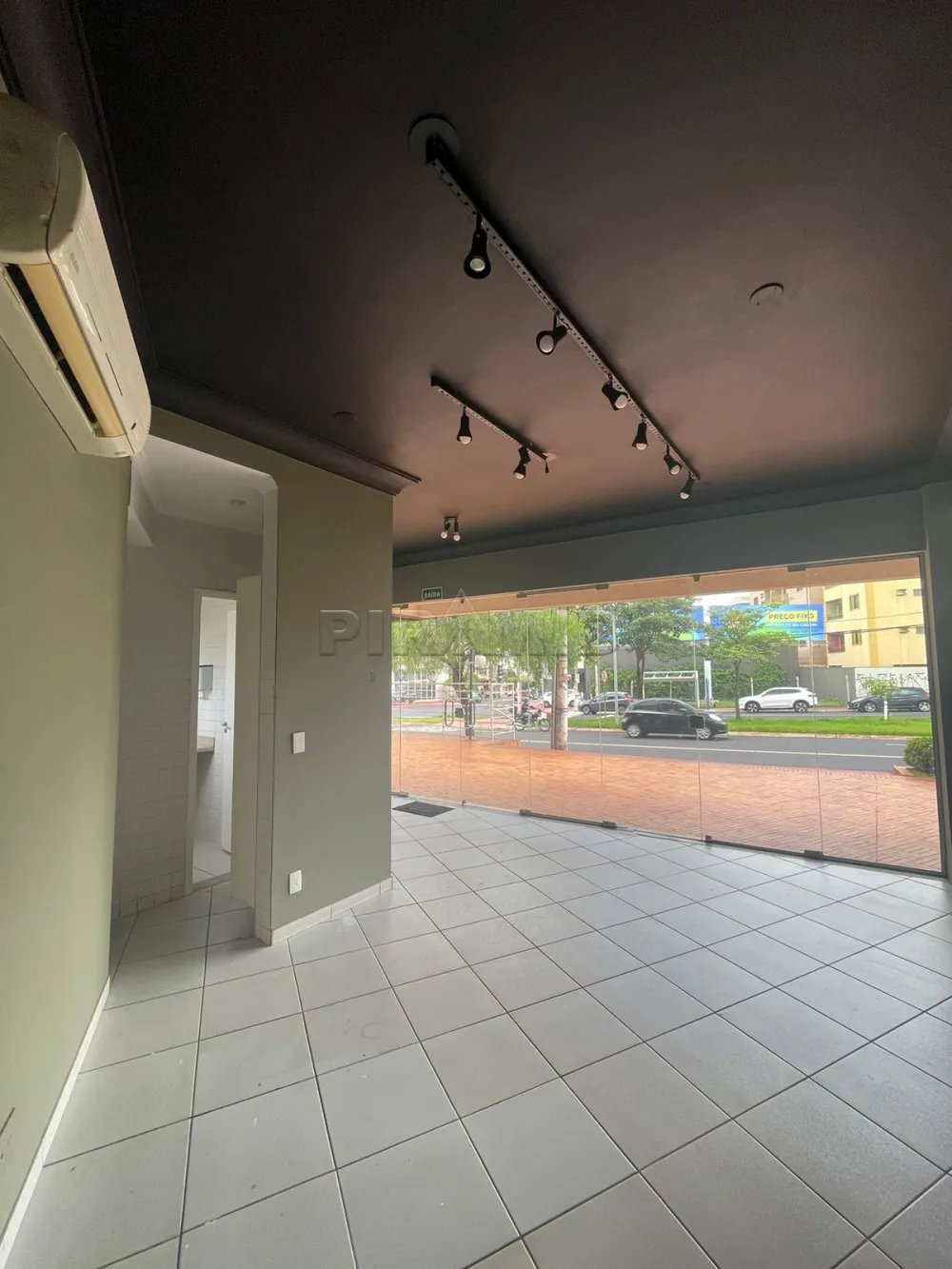 Alugar Comercial / Sal&atilde;o em Ribeir&atilde;o Preto R$ 2.800,00 - Foto 13