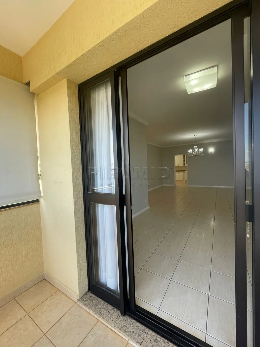 Alugar Apartamento / Padr&atilde;o em Ribeir&atilde;o Preto R$ 1.800,00 - Foto 11
