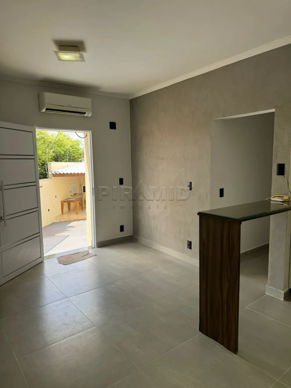 Alugar Apartamento / Padr&atilde;o em Ribeir&atilde;o Preto R$ 1.300,00 - Foto 2
