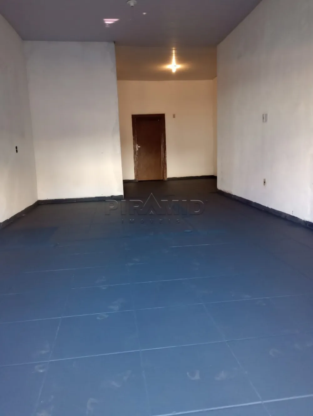 Alugar Comercial / Sal&atilde;o em Ribeir&atilde;o Preto R$ 1.300,00 - Foto 1