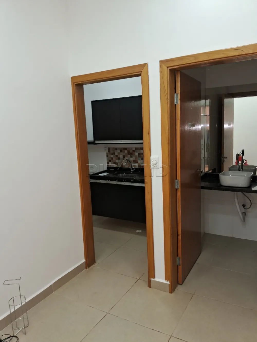 Alugar Comercial / Sal&atilde;o em Ribeir&atilde;o Preto R$ 2.800,00 - Foto 6