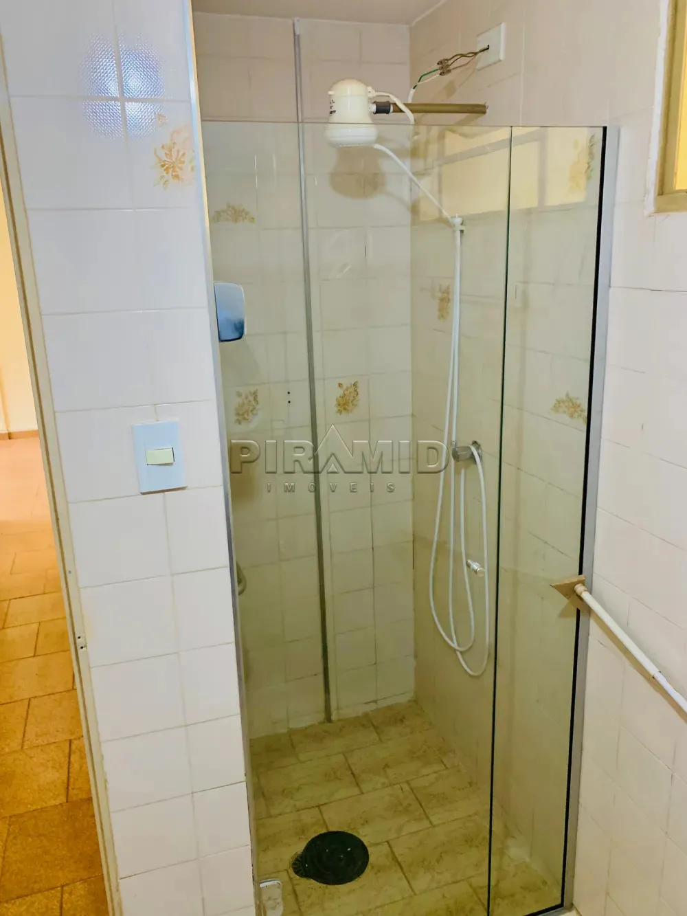 Alugar Apartamento / Padr&atilde;o em Ribeir&atilde;o Preto R$ 700,00 - Foto 8