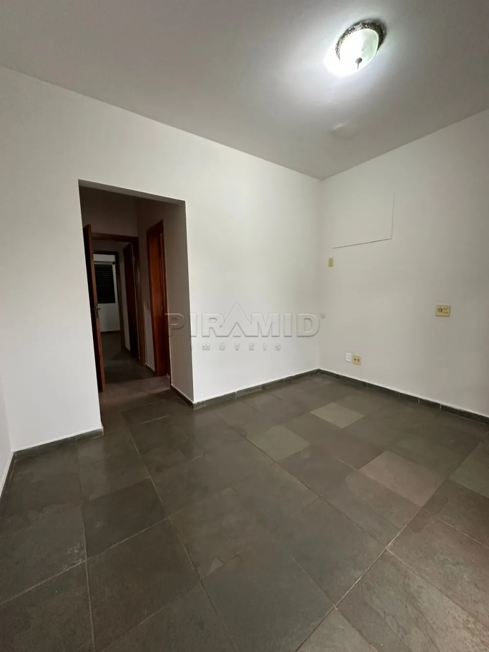 Alugar Apartamento / Padr&atilde;o em Ribeir&atilde;o Preto R$ 1.600,00 - Foto 4