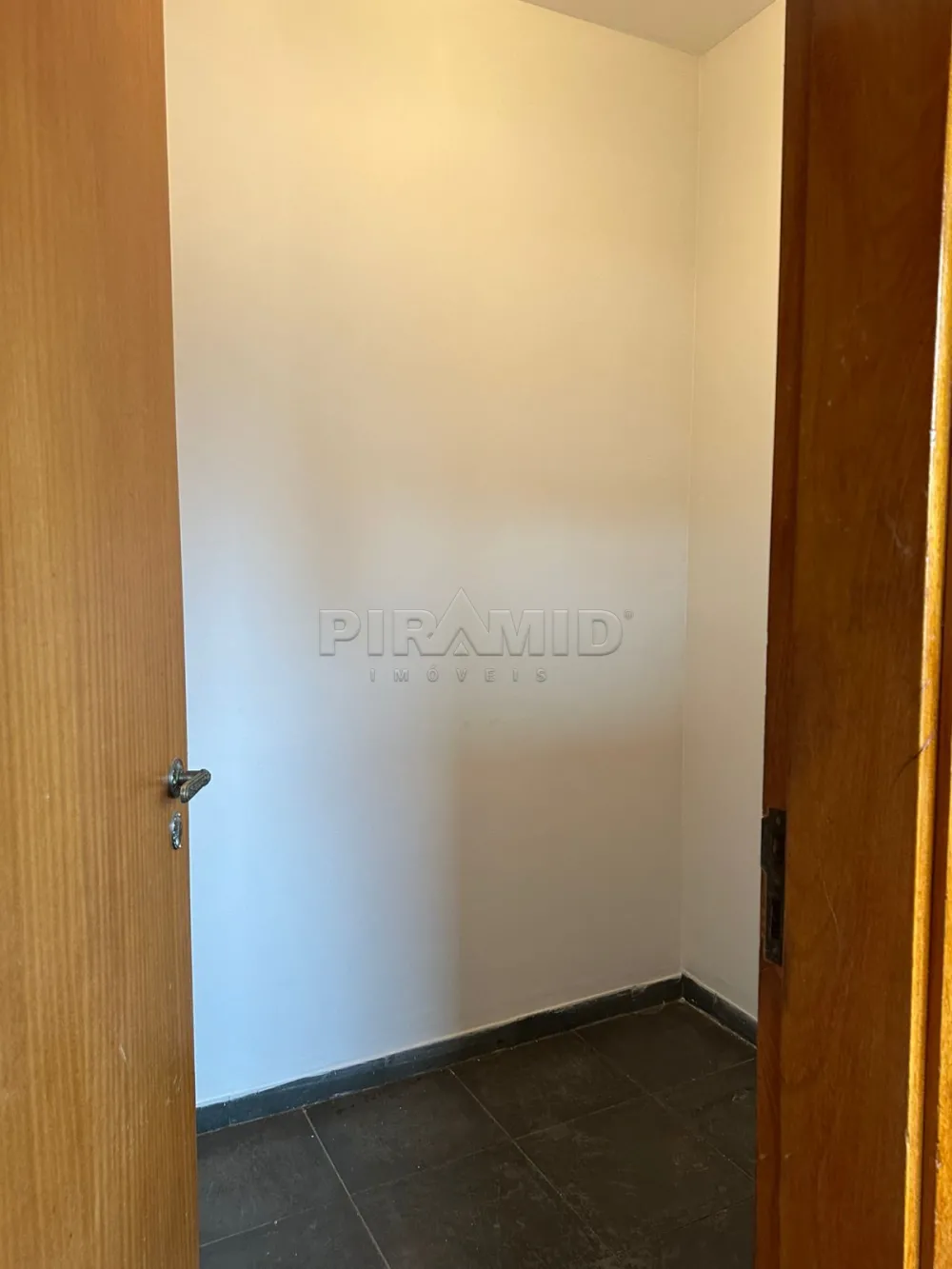 Alugar Apartamento / Padr&atilde;o em Ribeir&atilde;o Preto R$ 1.600,00 - Foto 14