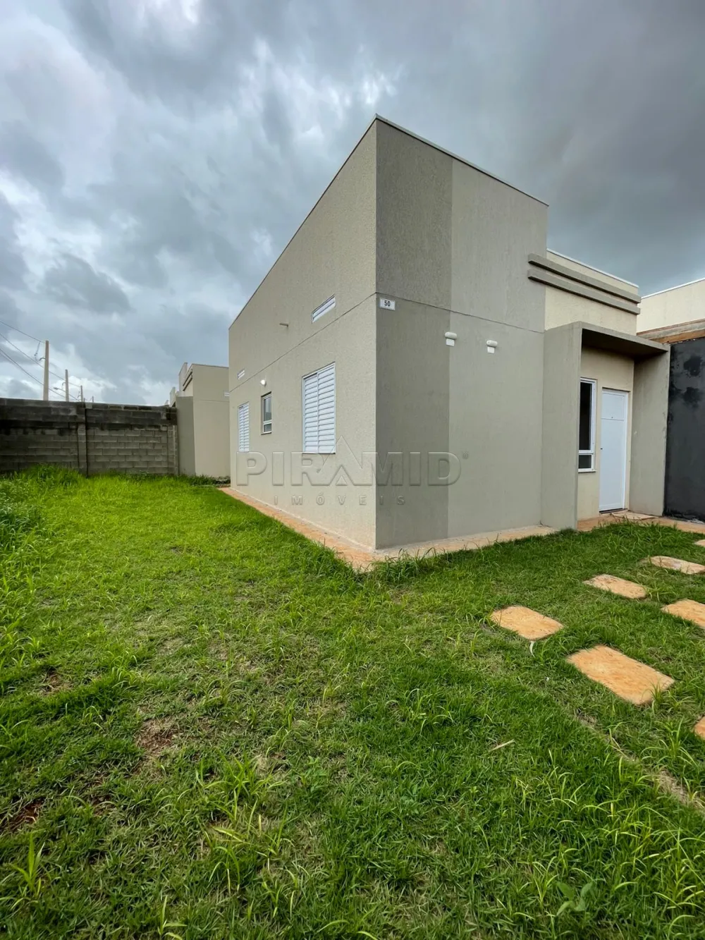 Alugar Casa / Padr&atilde;o em Ribeir&atilde;o Preto R$ 1.300,00 - Foto 2