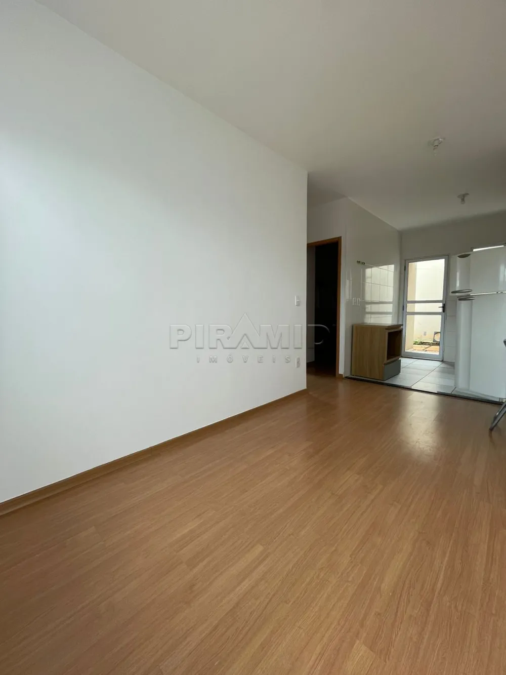 Alugar Casa / Padr&atilde;o em Ribeir&atilde;o Preto R$ 1.300,00 - Foto 4