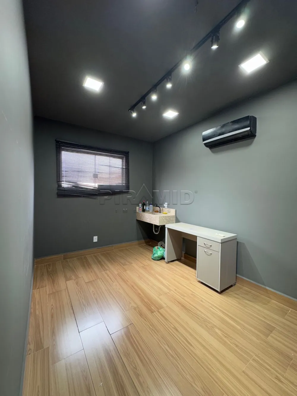 Alugar Comercial / Sala em Ribeir&atilde;o Preto R$ 1.200,00 - Foto 1