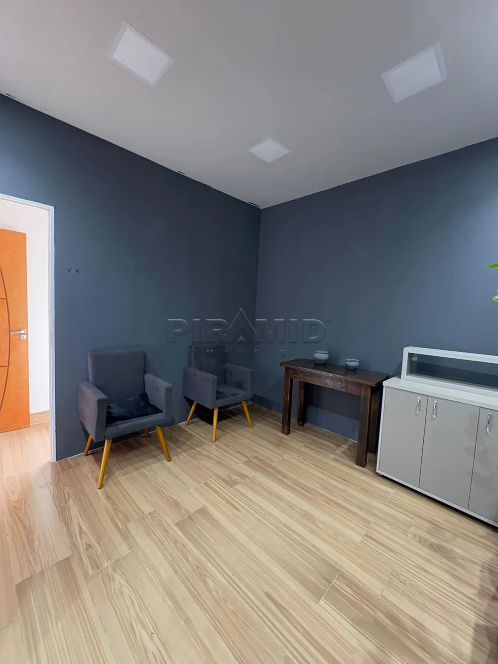 Alugar Comercial / Sala em Ribeir&atilde;o Preto R$ 1.000,00 - Foto 1