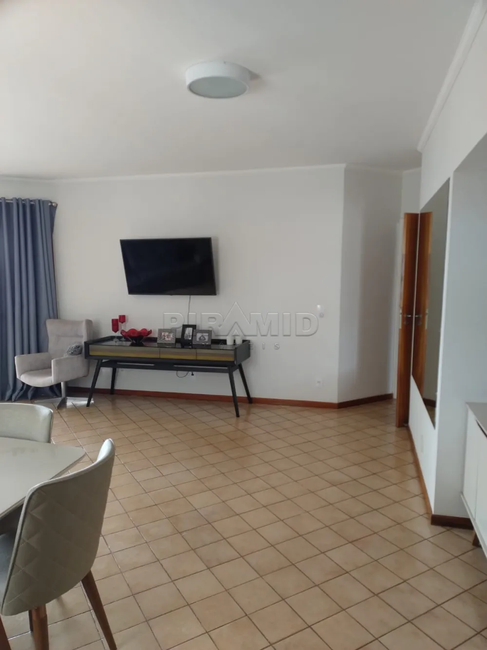 Alugar Apartamento / Padr&atilde;o em Ribeir&atilde;o Preto R$ 1.200,00 - Foto 2