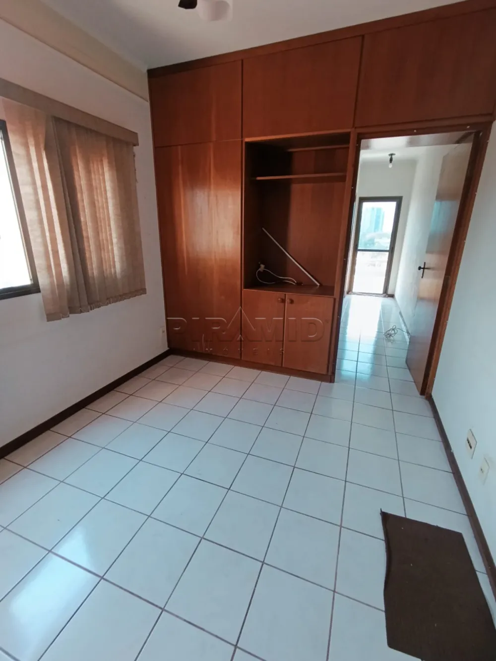 Alugar Apartamento / Padr&atilde;o em Ribeir&atilde;o Preto R$ 1.450,00 - Foto 2