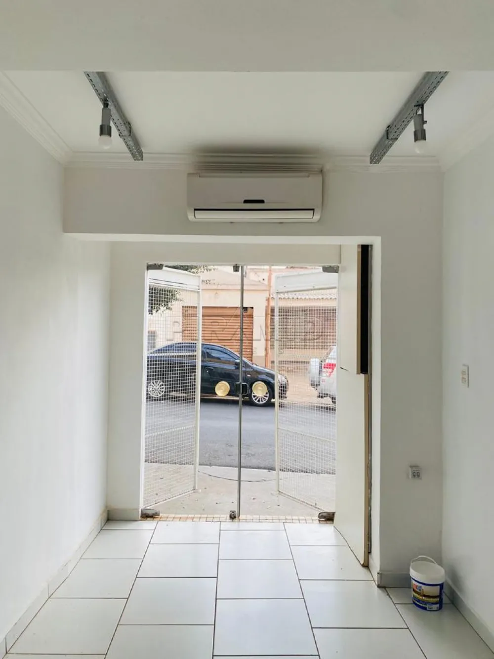 Alugar Comercial / Sal&atilde;o em Ribeir&atilde;o Preto R$ 1.300,00 - Foto 2