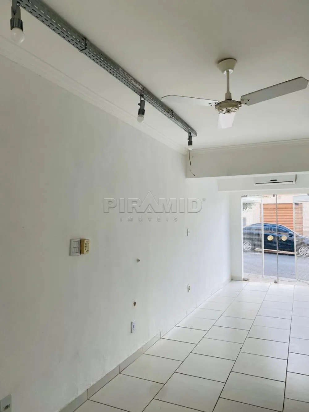 Alugar Comercial / Sal&atilde;o em Ribeir&atilde;o Preto R$ 1.300,00 - Foto 4