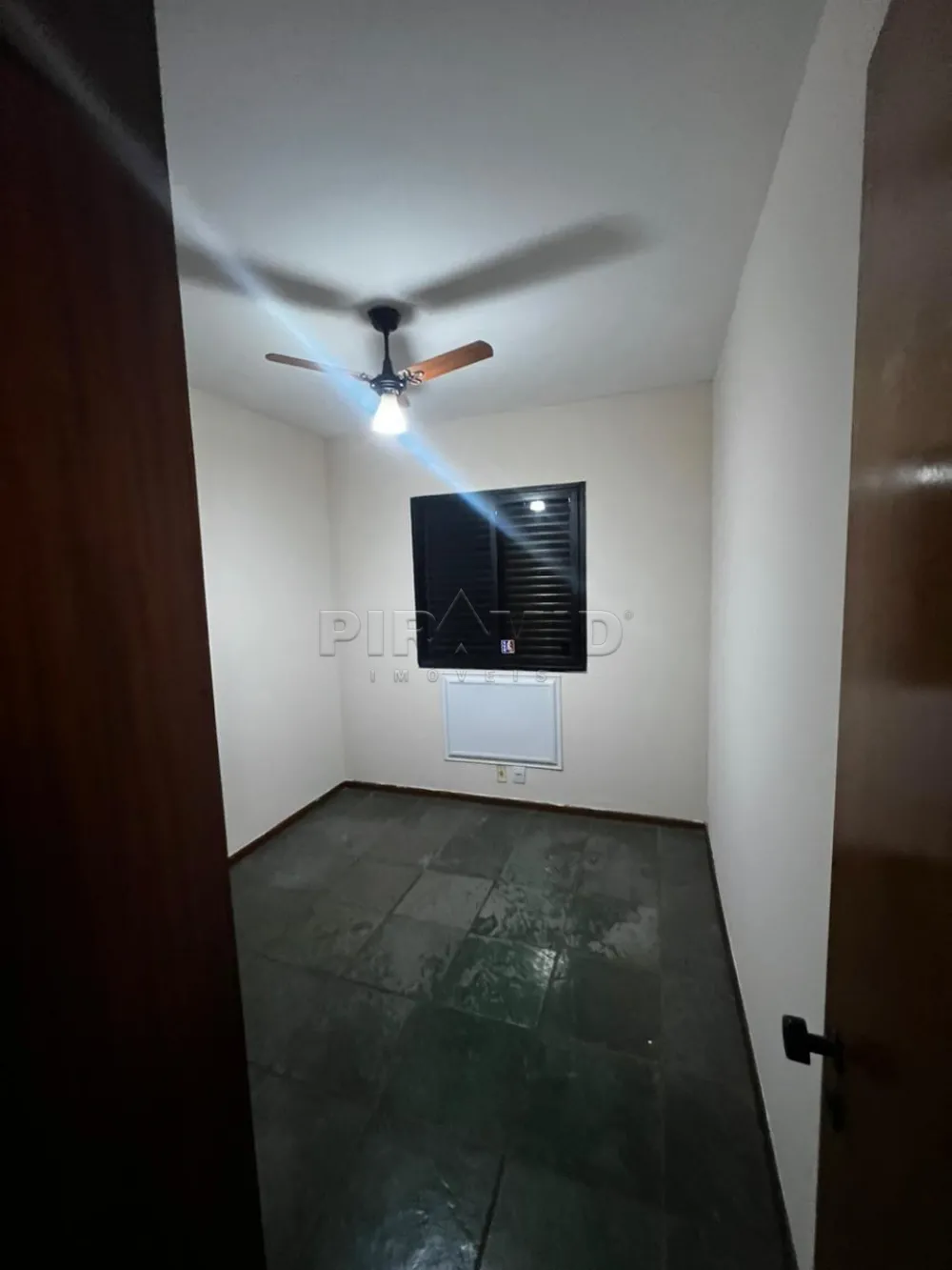 Alugar Apartamento / Padr&atilde;o em Ribeir&atilde;o Preto R$ 1.100,00 - Foto 4