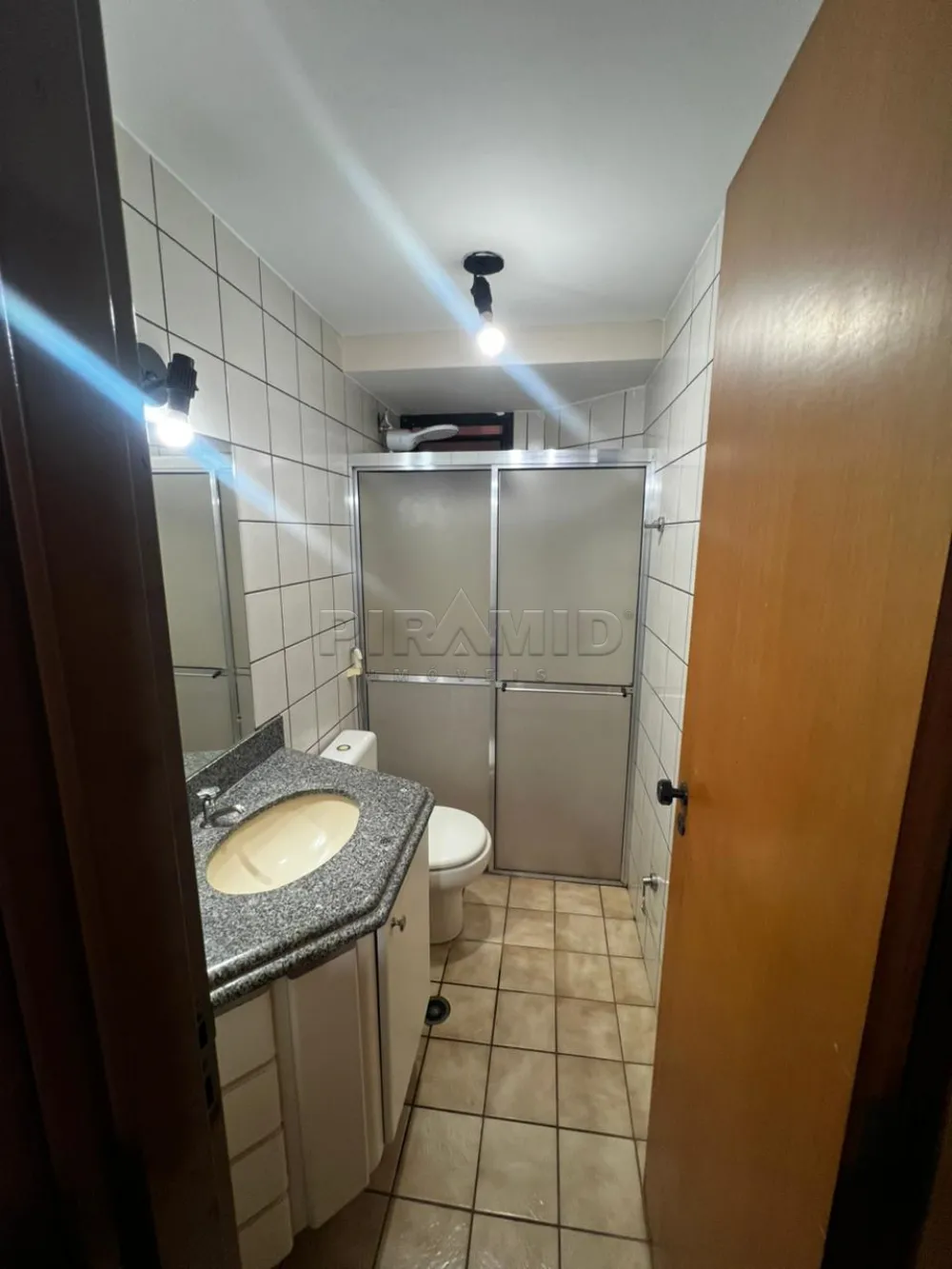 Alugar Apartamento / Padr&atilde;o em Ribeir&atilde;o Preto R$ 1.100,00 - Foto 5