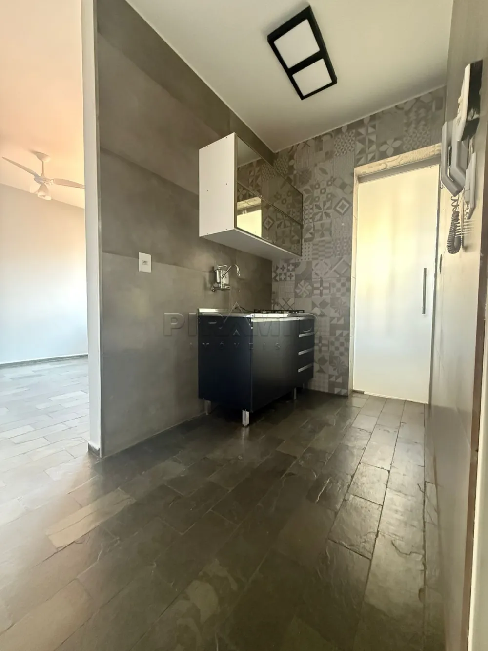 Alugar Apartamento / Padr&atilde;o em Ribeir&atilde;o Preto R$ 1.200,00 - Foto 3