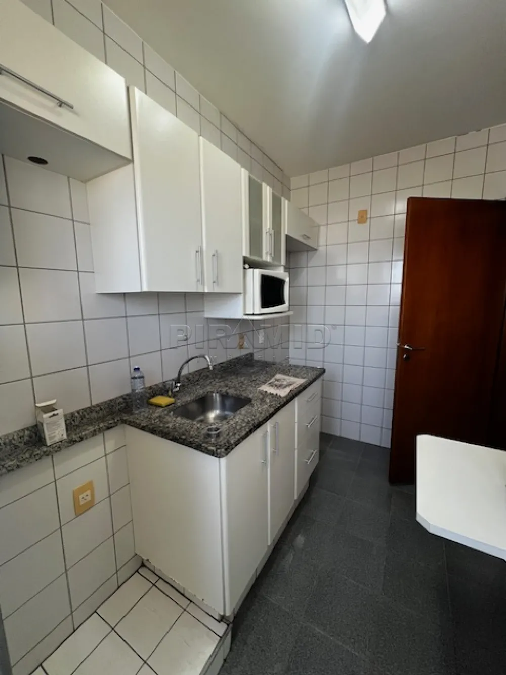 Alugar Apartamento / Padr&atilde;o em Ribeir&atilde;o Preto R$ 1.300,00 - Foto 12