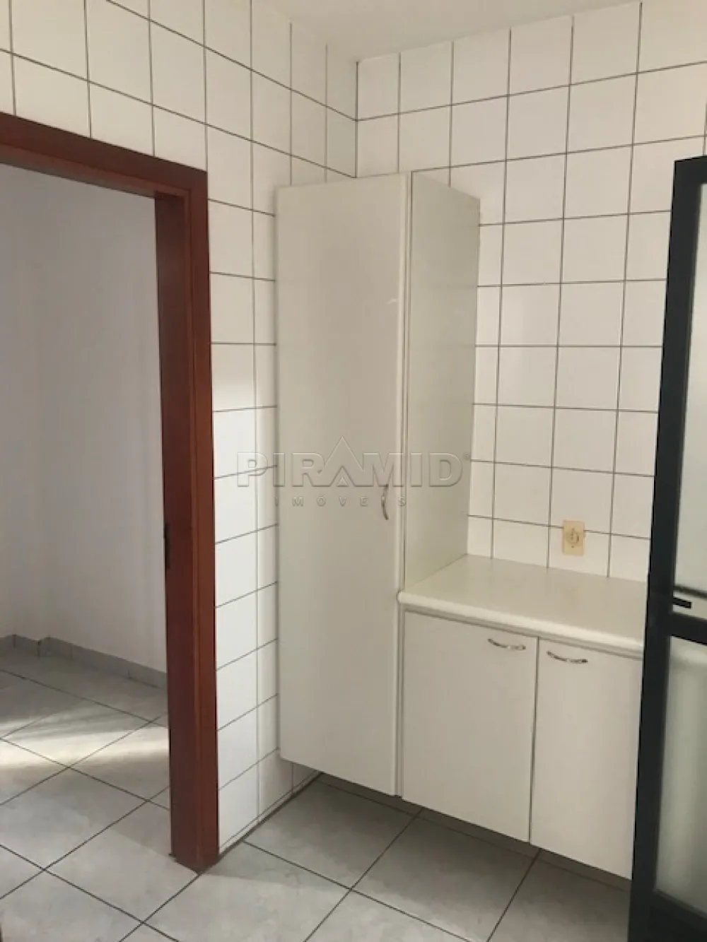 Alugar Apartamento / Padr&atilde;o em Ribeir&atilde;o Preto R$ 1.200,00 - Foto 17