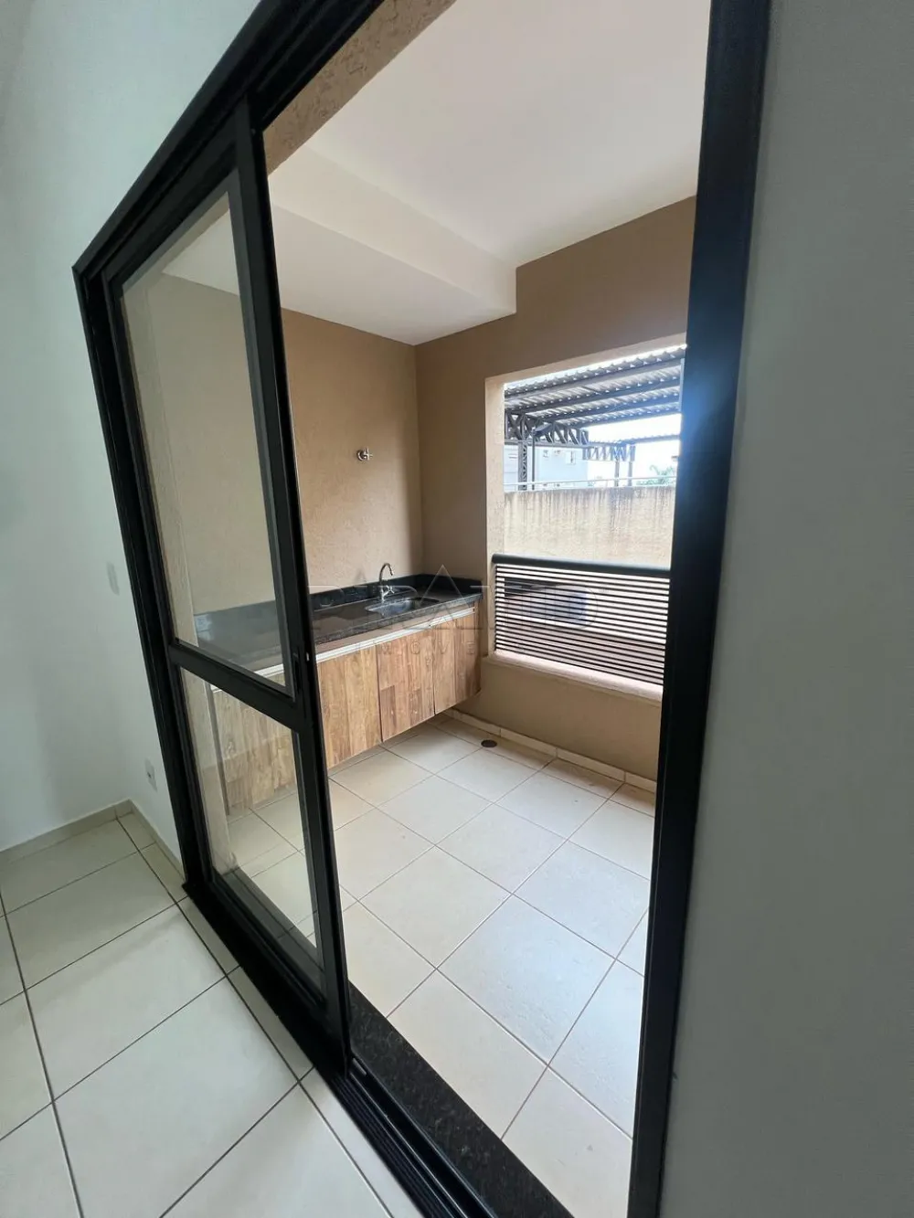 Alugar Apartamento / Padr&atilde;o em Ribeir&atilde;o Preto R$ 1.350,00 - Foto 2