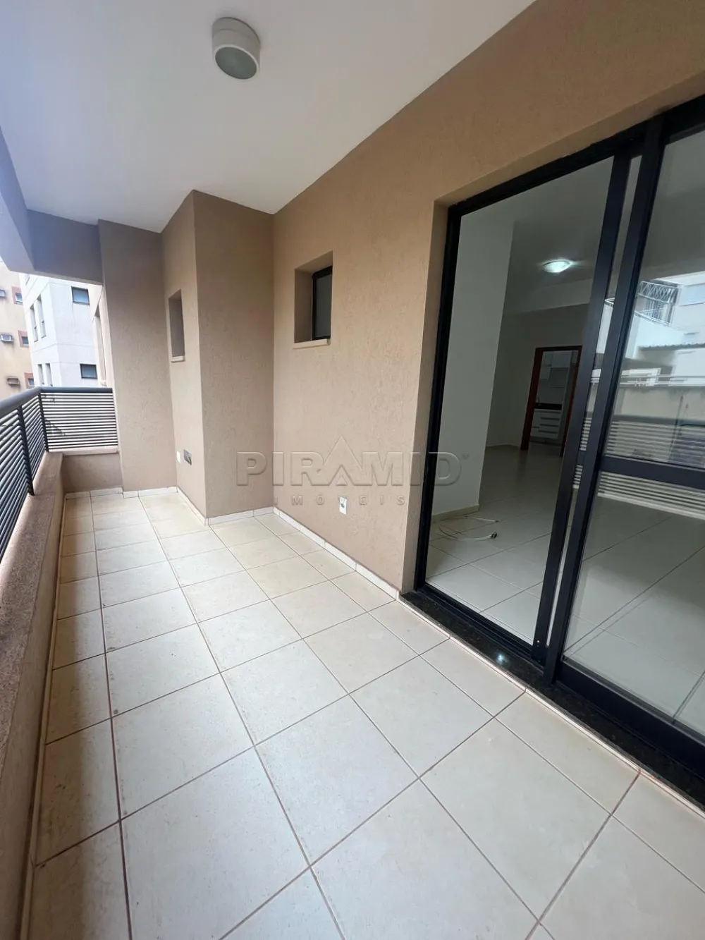 Alugar Apartamento / Padr&atilde;o em Ribeir&atilde;o Preto R$ 1.350,00 - Foto 3